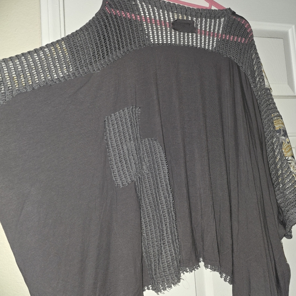 POL Soft V-Neck Boho Top Size M NWOTs - Picture 5 of 5
